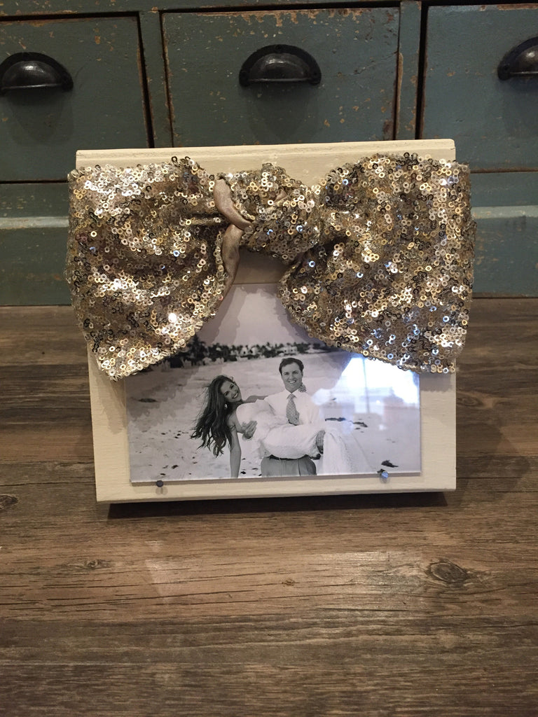 Snooty Toot Frame Simply Metallic Gold Sequin Bow-Snooty Toot-The Bugs Ear