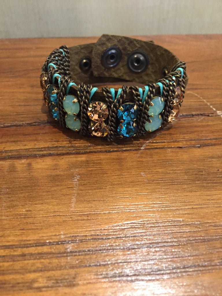 Jordan Antique Gold Cuff Bracelet With Turquoise-La Hola-The Bugs Ear