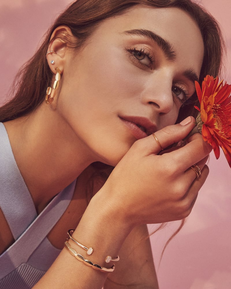 Kendra Scott Brooke Hoop Earrings In Gold – The Bugs Ear